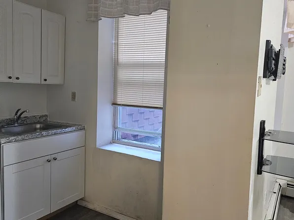 9 Vroom Street image 8 of 17