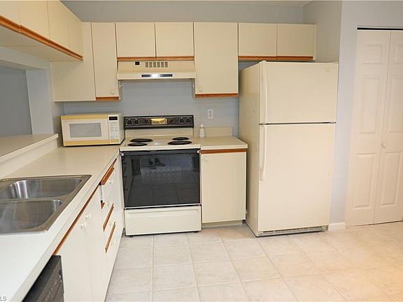3rd image of 6985 Dennis Cir APT 106