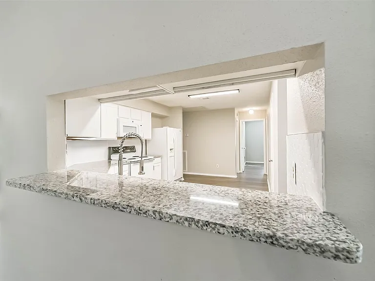 2406 Pilgrims Bend Dr — Photo 15