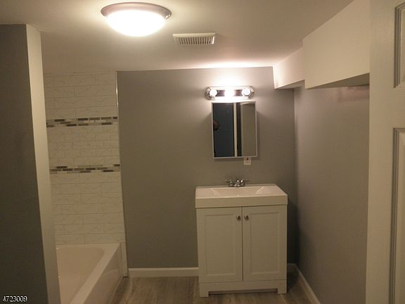 5th image of 76 Stuyvesant Ave