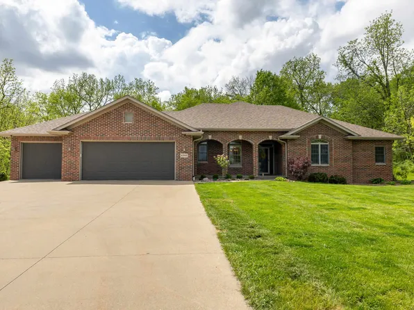 8280 Turkey Valley Ln, Dubuque, IA 52003