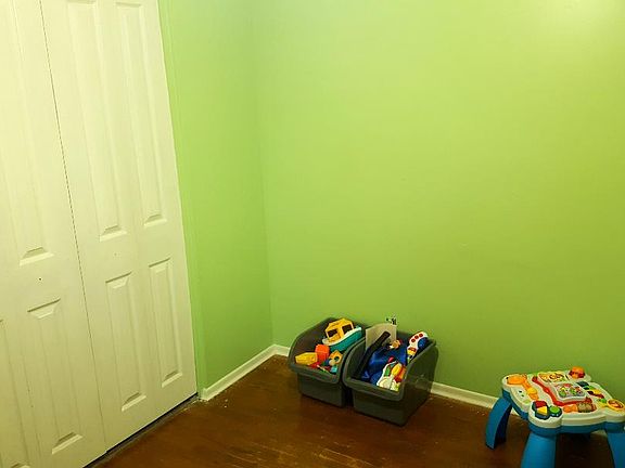 3rd image of 2292 Middlecroft Dr