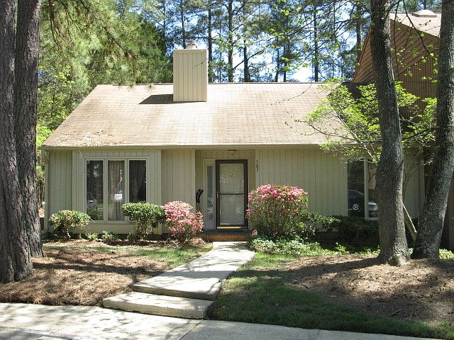 1st image of 107 Greenmeadow Ln