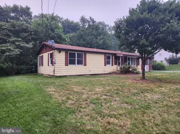 22 W Grandview Ave, Mercersburg, PA 17236