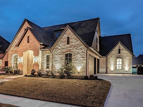 3rd image of 401 Nora Ln