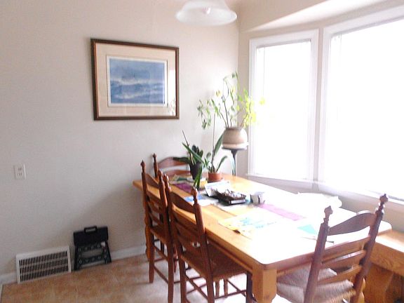Formal dining rm