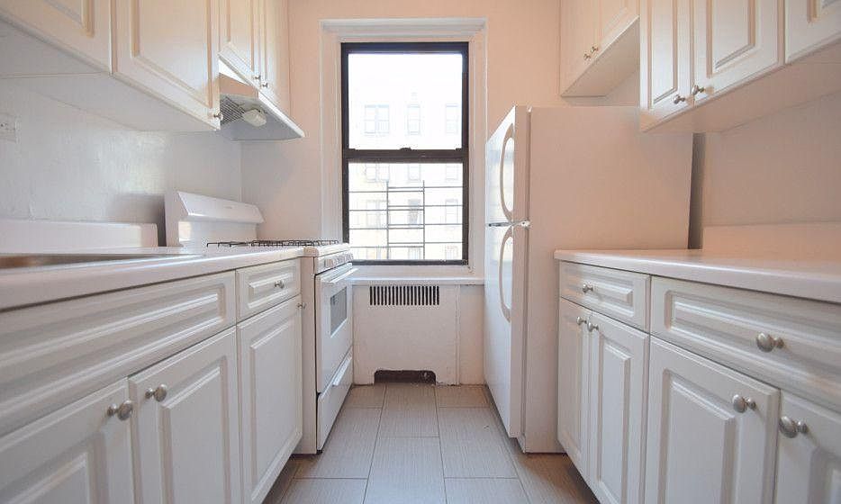 2nd image of 2121 Cedar Ave APT 1F