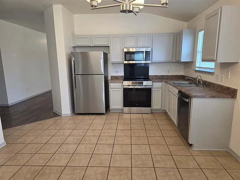319 Riverwalk Dr — Photo 10