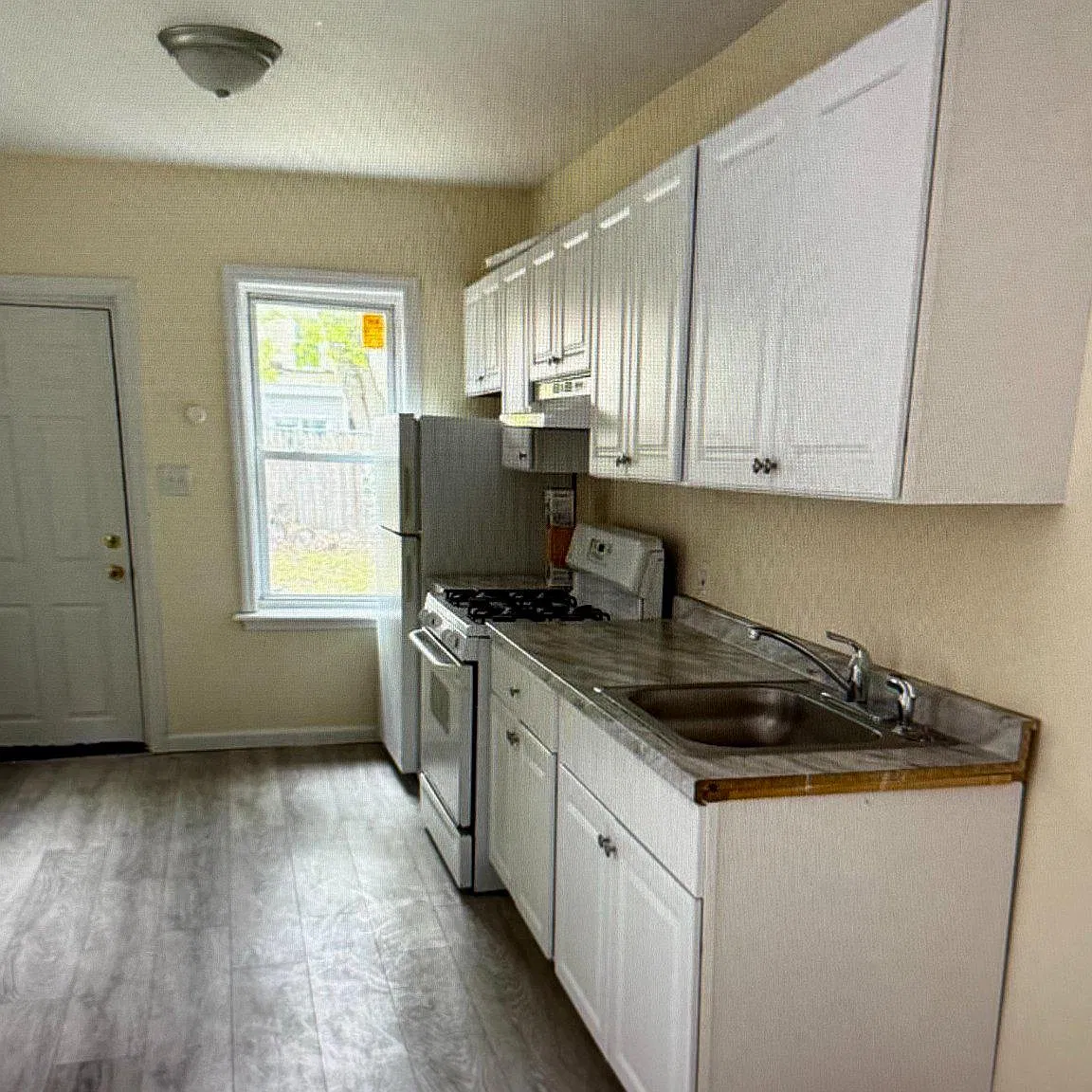 2 bed, 1.0 bath, 1156 sqft, $1,800 — Photo 2