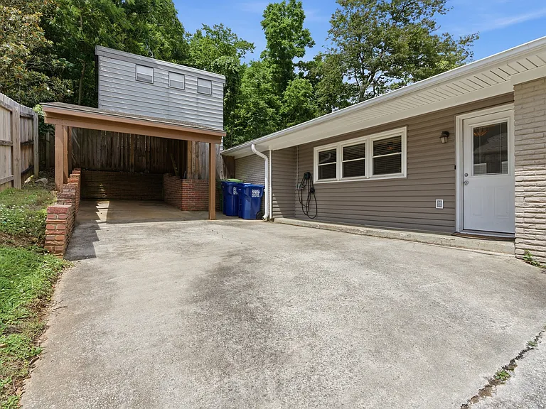 2117 Shades Crest Rd SE — Photo 2