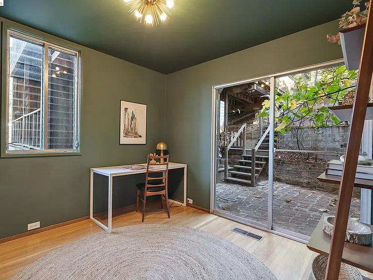 540 Dwight Pl — Photo 11