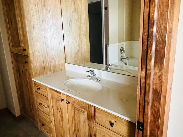 925 S 7450 E — Photo 31