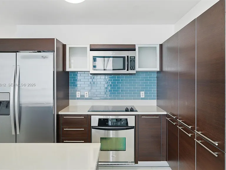 1900 N Bayshore Dr #2207 — Photo 2
