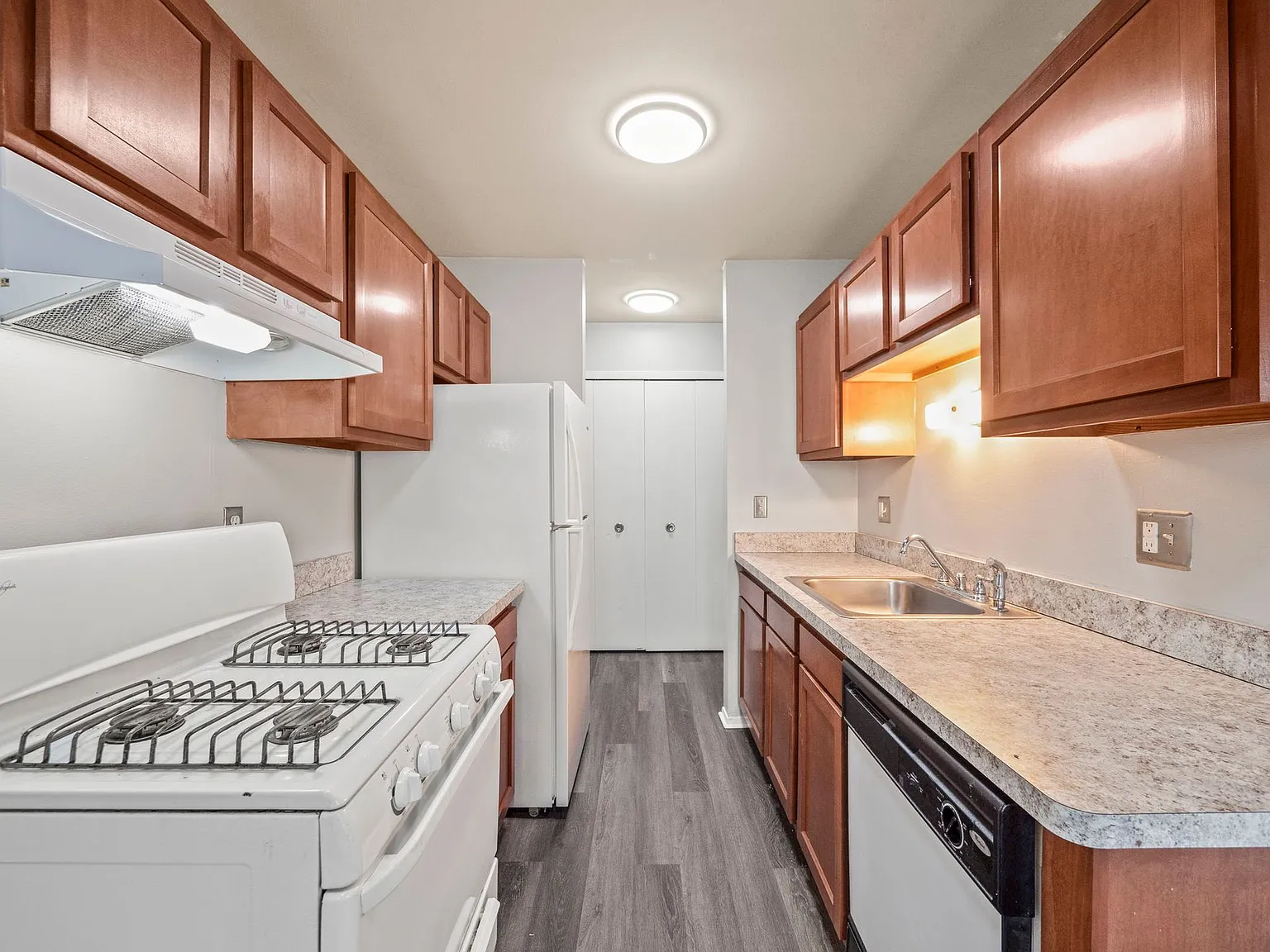 Glenwood Apartments — Photo 1