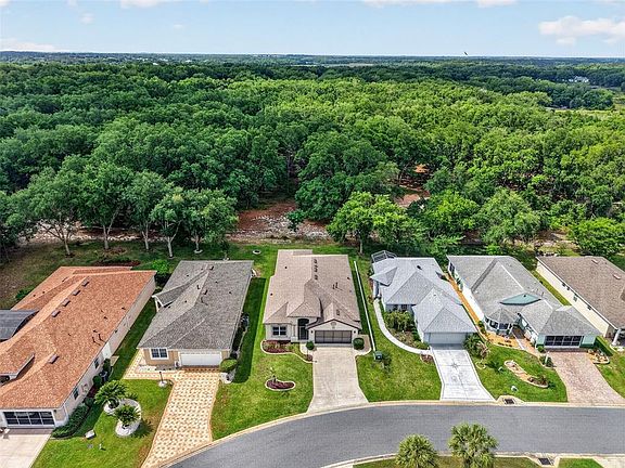 3rd image of 20634 Queen Alexandra Dr