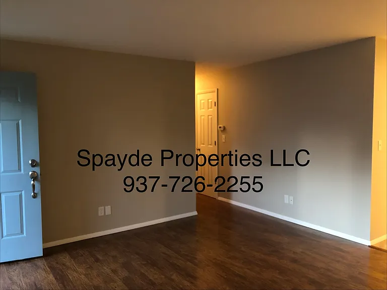1051 Skylark Dr — Photo 3