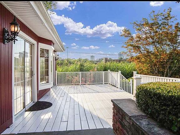 Great space for entertaining and outdoor eating!