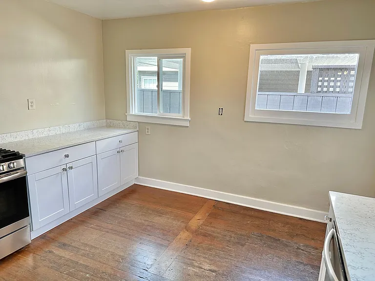 242 N Sierra Ave — Photo 11