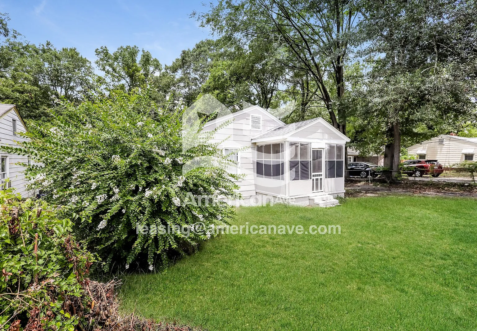 3 bed, 2.0 bath, 1136 sqft, $914 — Photo 2