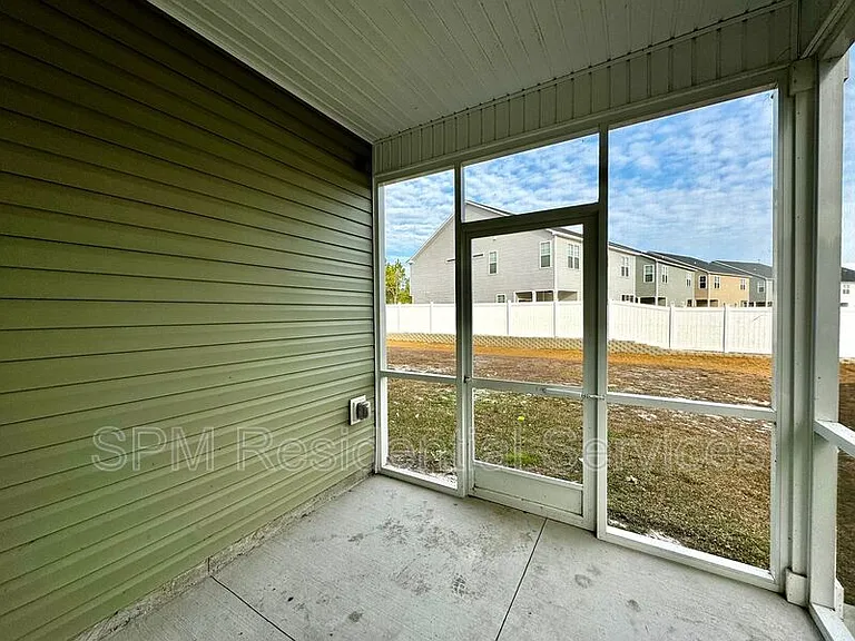 407 Vandemere Ct — Photo 16