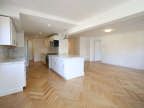 5th image of 160 E 88th St #15EF