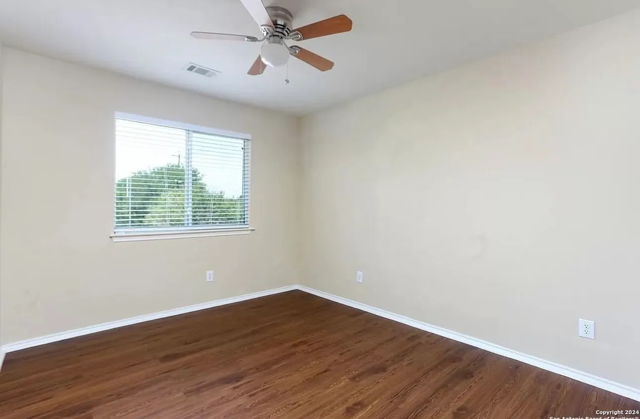 4 bed, 1883 sqft, $1,799 — Photo 3