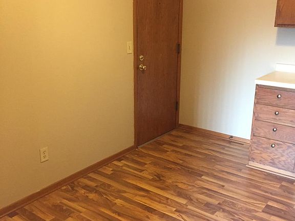 4th image of 937 18th Ave N APT 2