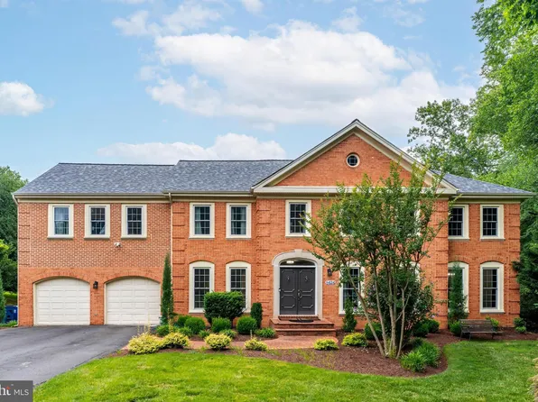 8424 Holly Leaf Dr, Mc Lean, VA 22102