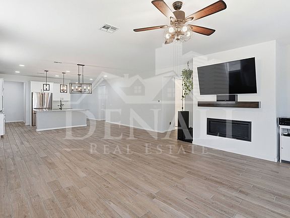 5th image of 4220 S Macy Cir
