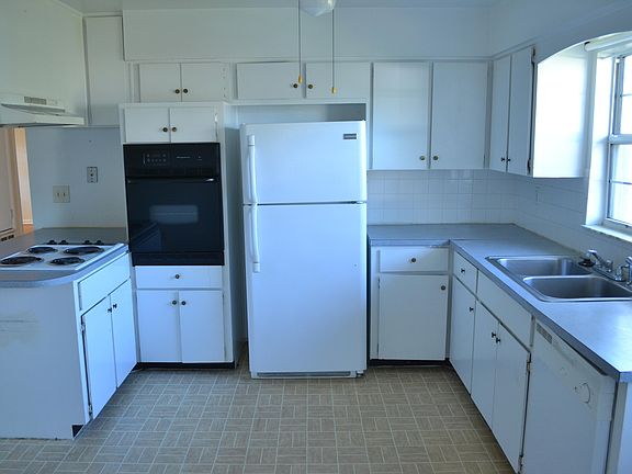 5th image of 2570 Longwood Ct