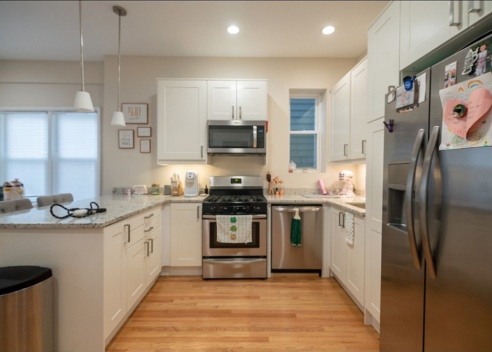 1st image of 3935 N Seeley Ave APT 1