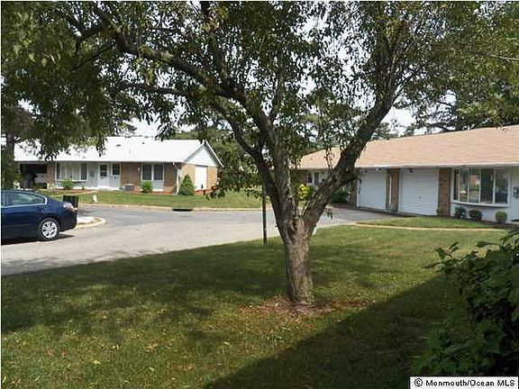 3rd image of 90 Buckingham Drive #B