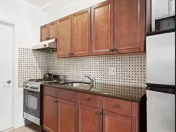 4th image of 312 W 101st St APT 10