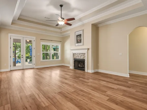 1569 Lakeside Dr, Niceville, FL 32578