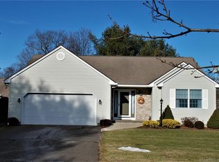 1 Knollwood Cir #1, Enfield, CT 06082