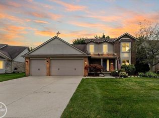 24072 Pointe Dr, Macomb, MI 48042