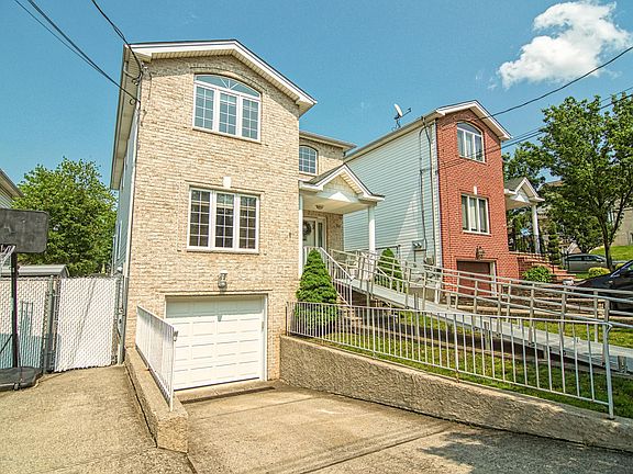 2nd image of 65 Lion St