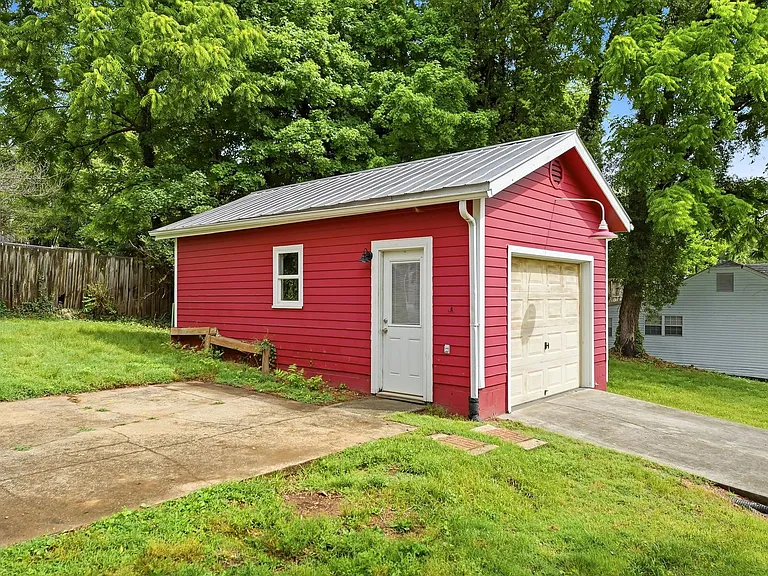 303 Blount St — Photo 15