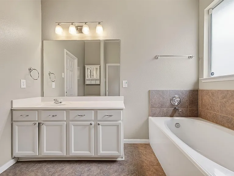 6431 Applewood Forest Dr — Photo 24