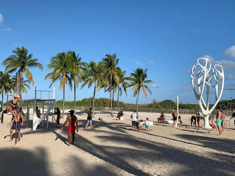 Ocean Dr — Photo 90