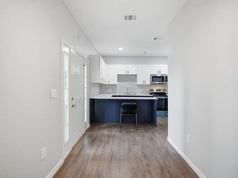 611 Carpenter Ave — Photo 4
