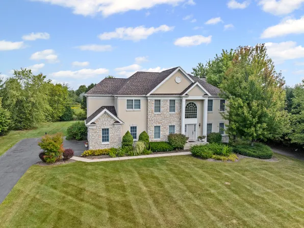 2 Twin Eagles Ct, Hawthorn Woods, IL 60047