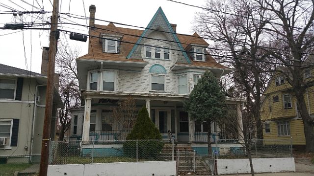 1st image of 670-674 E 27th St