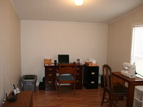 3rd image of 2463 Meadow Dr