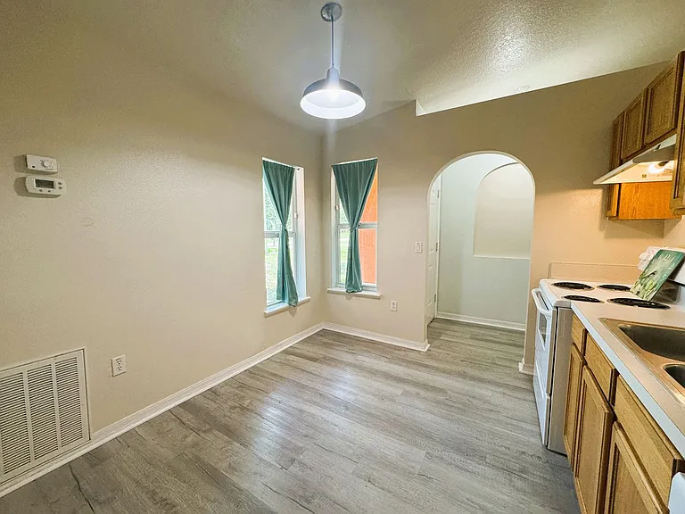2105 Atwater Dr — Photo 3