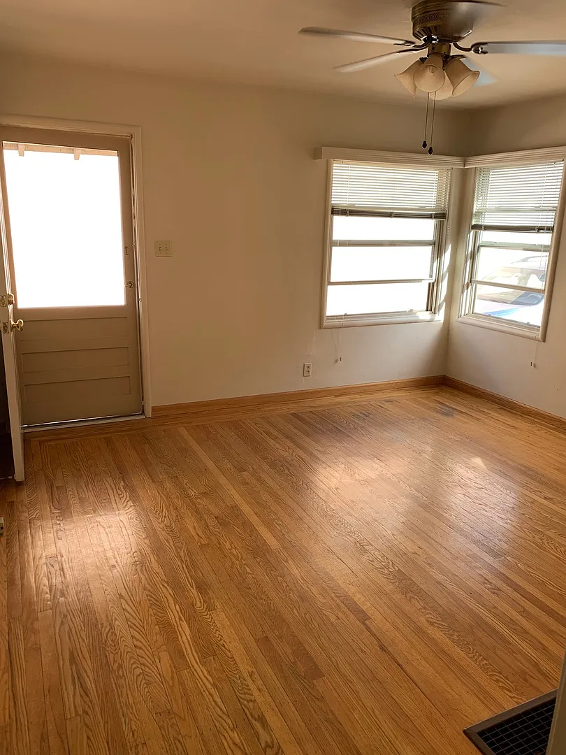 2431 Lincoln Avenue — Photo 2