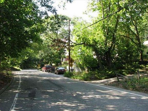 2nd image of 179 New York Ave