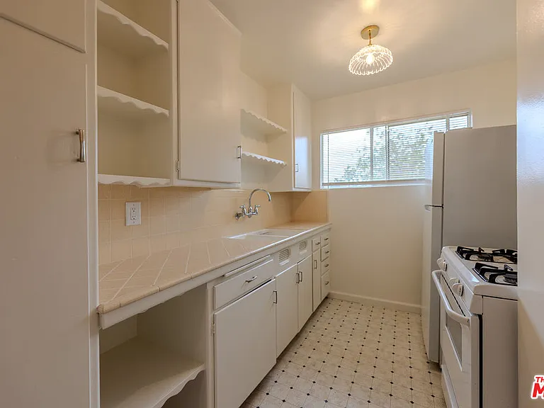 302 N Maple St — Photo 9