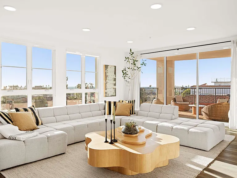 Eddy Redondo Residences — Photo 37