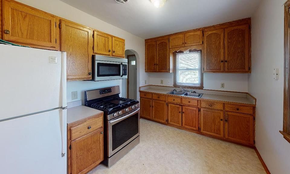 1st image of 18426 Lakeview Point Dr NE